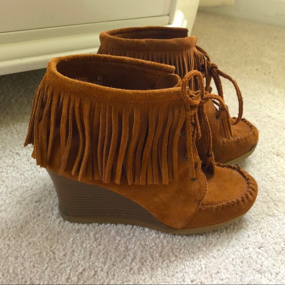 ❗️MINNETONKA Booties❗️ - Picture 4 of 5